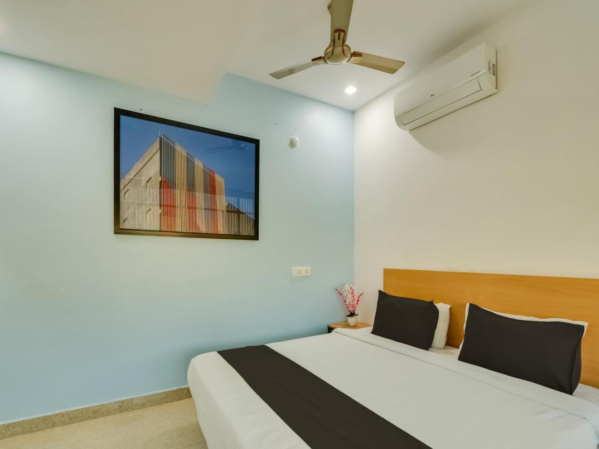 Super Townhouse Qualia Prime Hotel Near Nexus Mall Хайдарабад Экстерьер фото