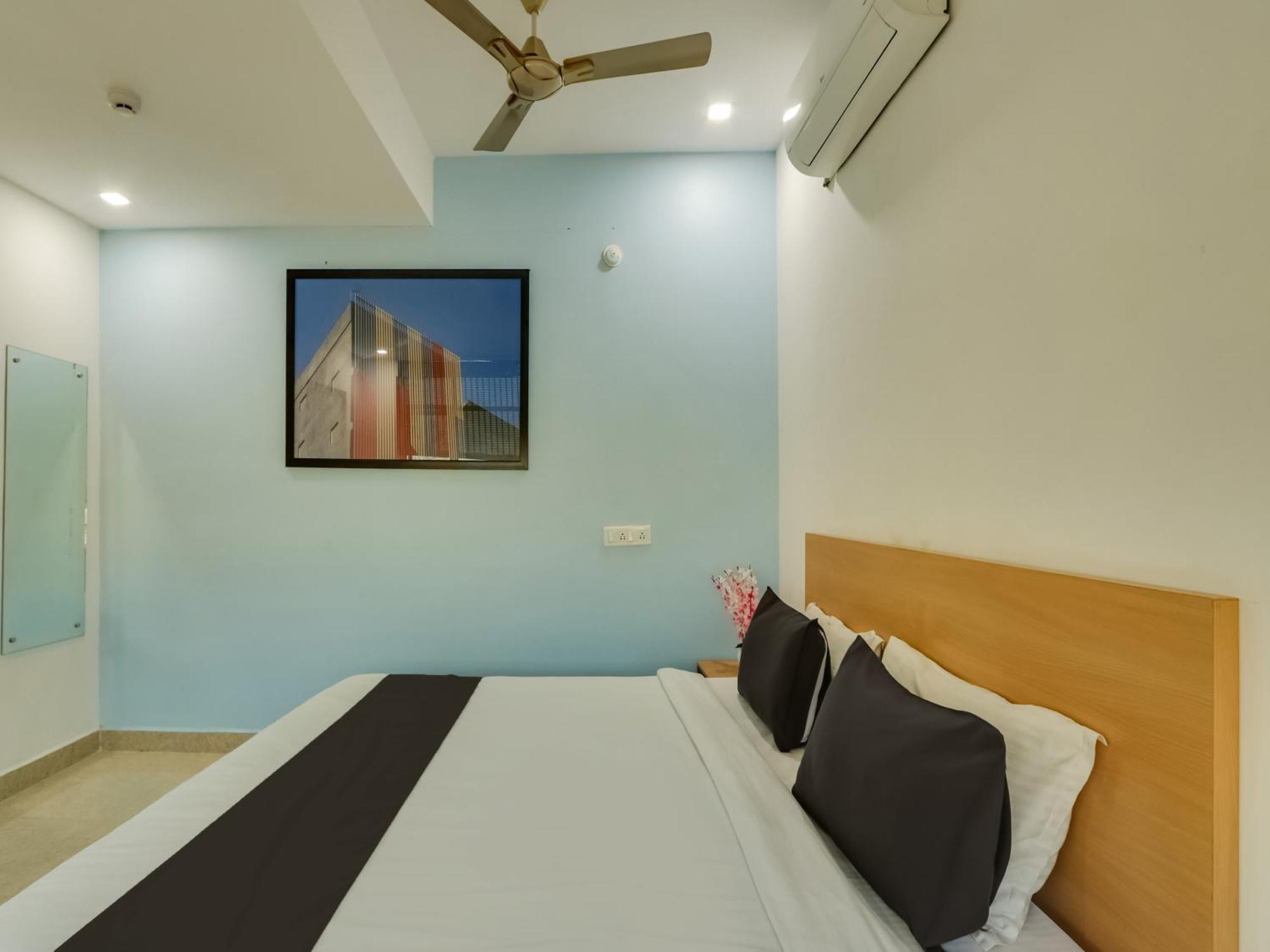 Super Townhouse Qualia Prime Hotel Near Nexus Mall Хайдарабад Экстерьер фото