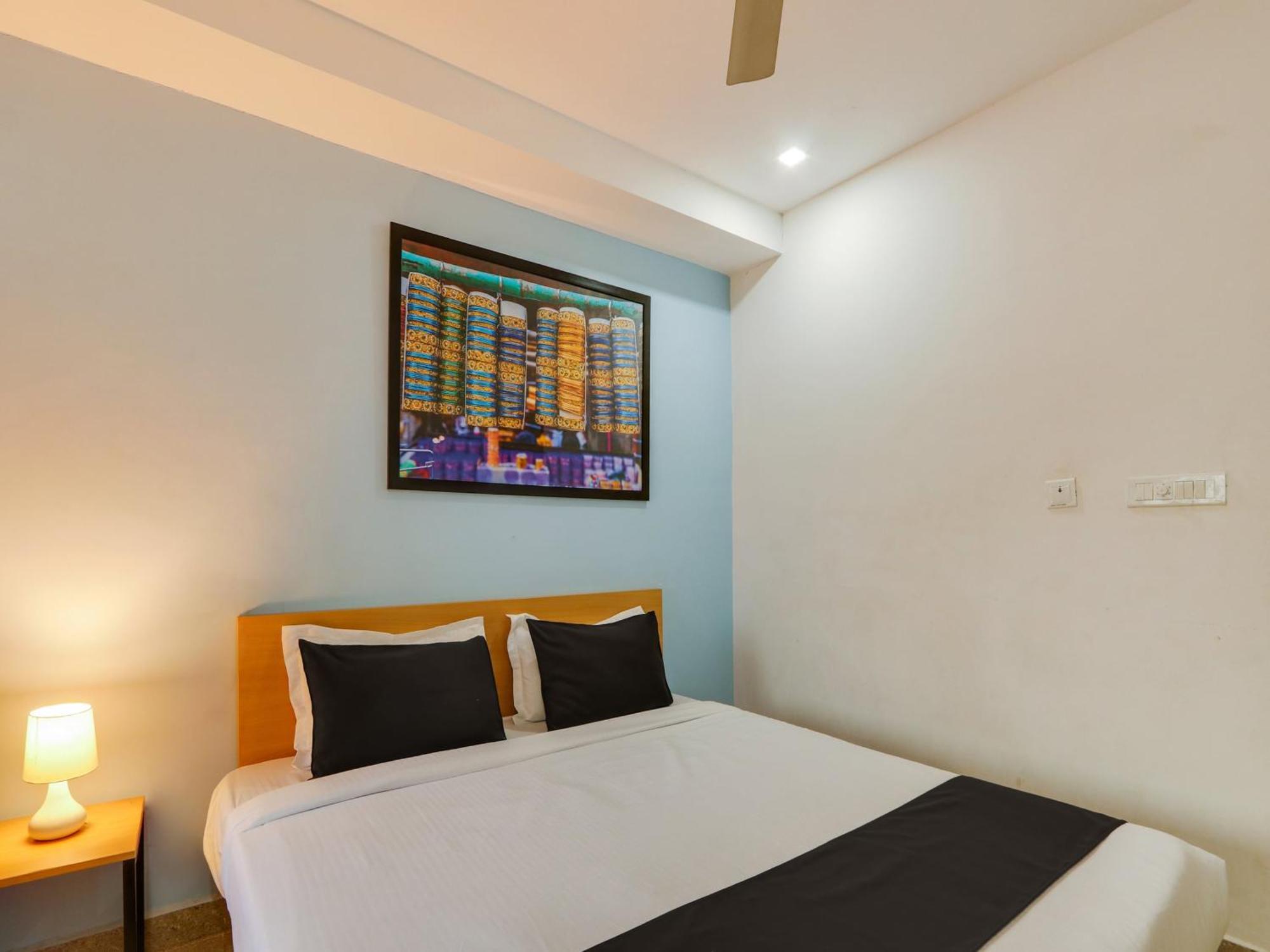 Super Townhouse Qualia Prime Hotel Near Nexus Mall Хайдарабад Экстерьер фото